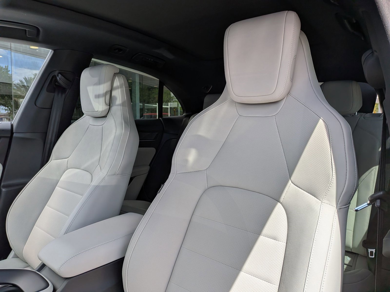 New 2026 Porsche Macan 4 Electric image 5