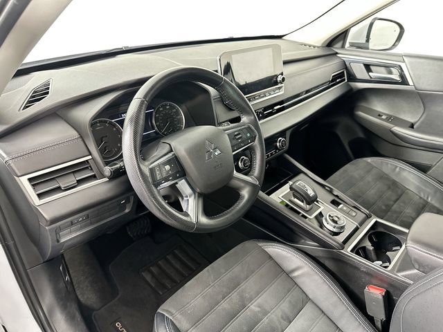 Used 2022 Mitsubishi Outlander SE image 3