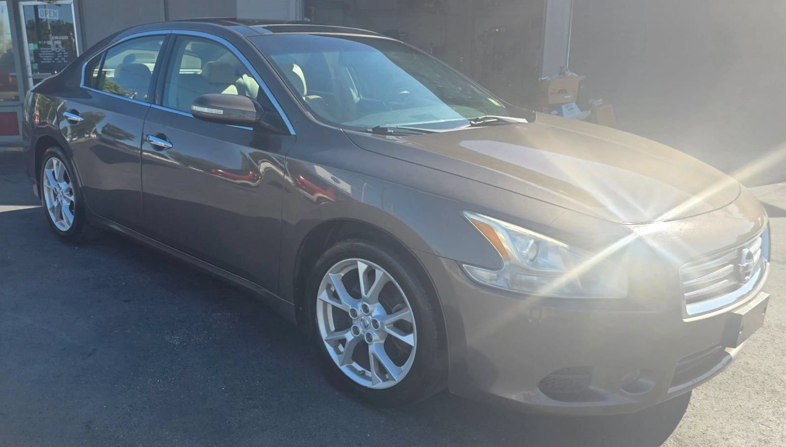 Used 2014 Nissan Maxima 3.5 SV w/ Premium Package FWD image 2