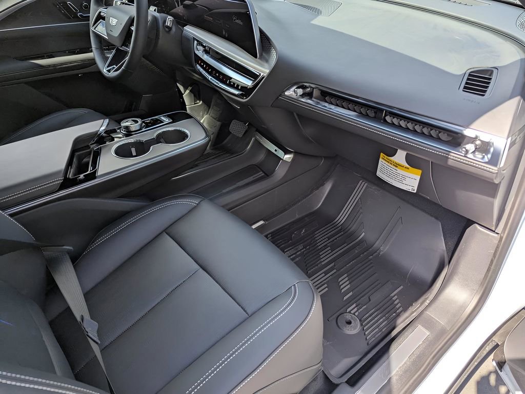 New 2026 Cadillac Lyriq Luxury w/ LPO, Floor Liner Package image 17