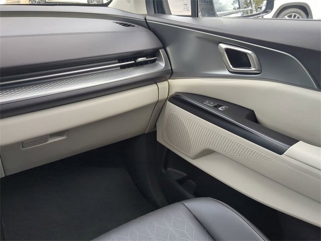 Used 2024 Kia Carnival LX image 20