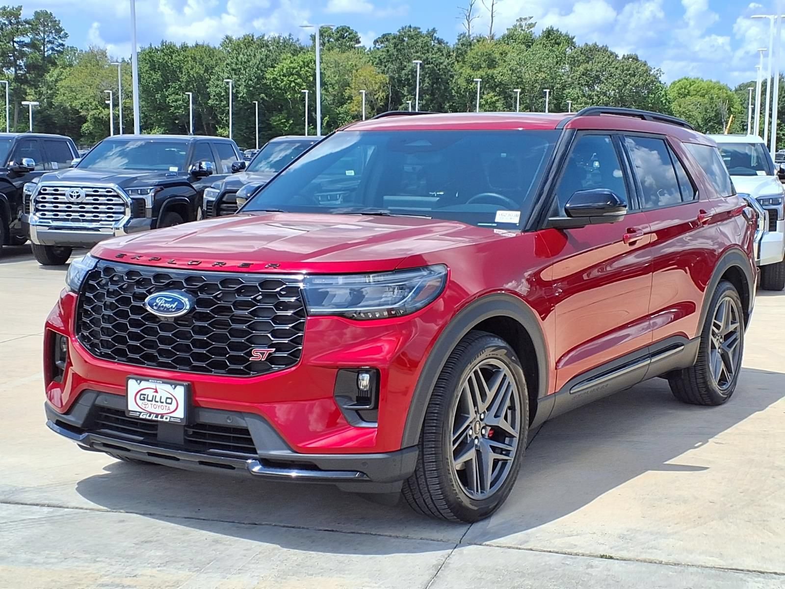 Used 2025 Ford Explorer ST AWD/4WD image 3