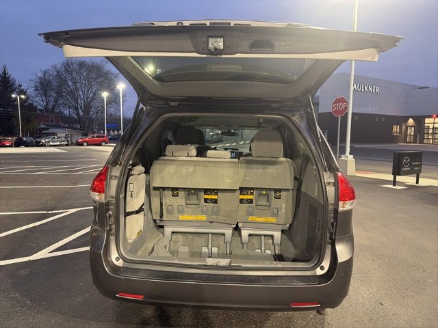 Used 2014 Toyota Sienna LE image 9