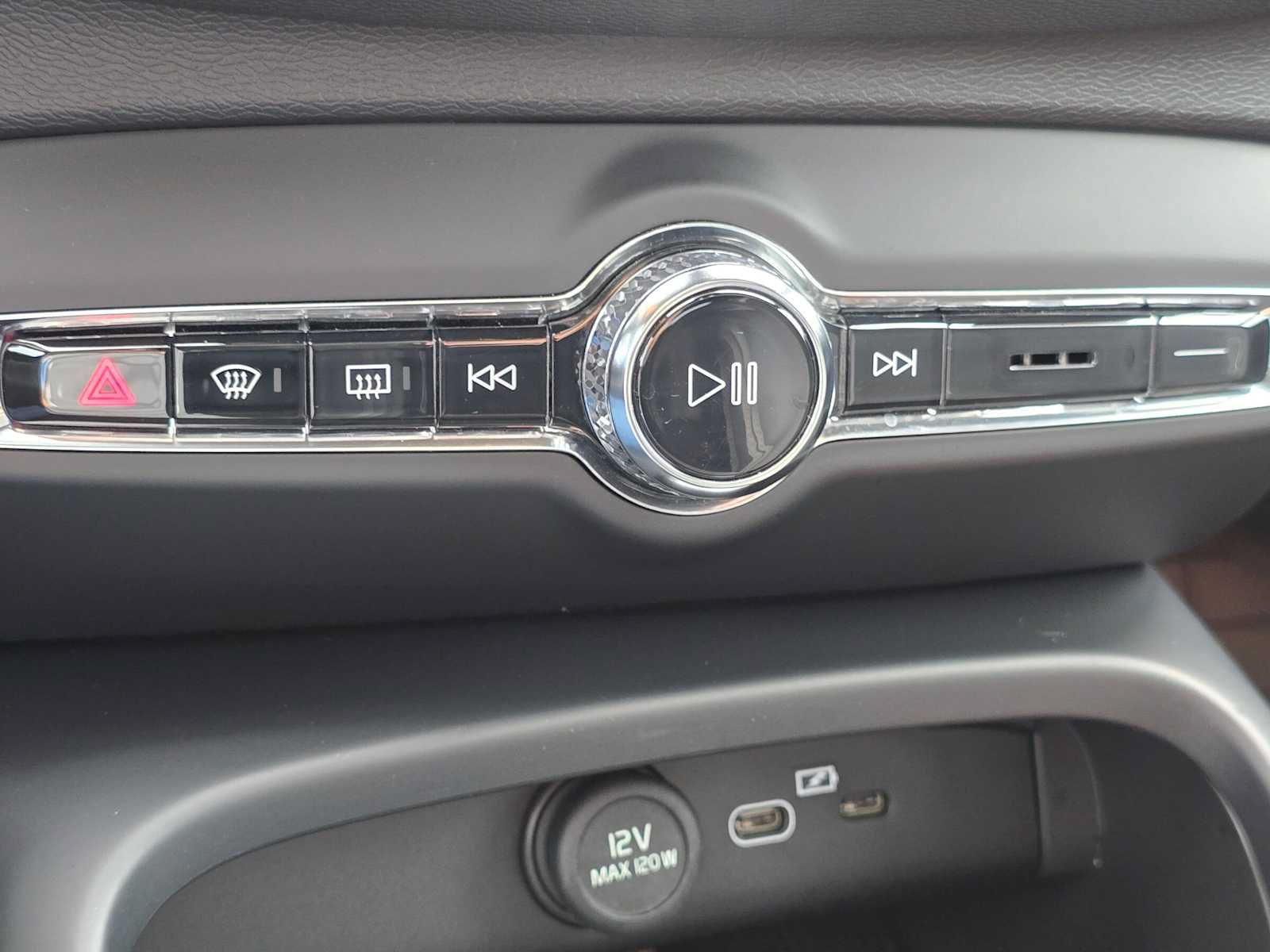 Certified 2023 Volvo C40 P8 Recharge Ultimate w/ Protection Package Premier AWD/4WD image 30