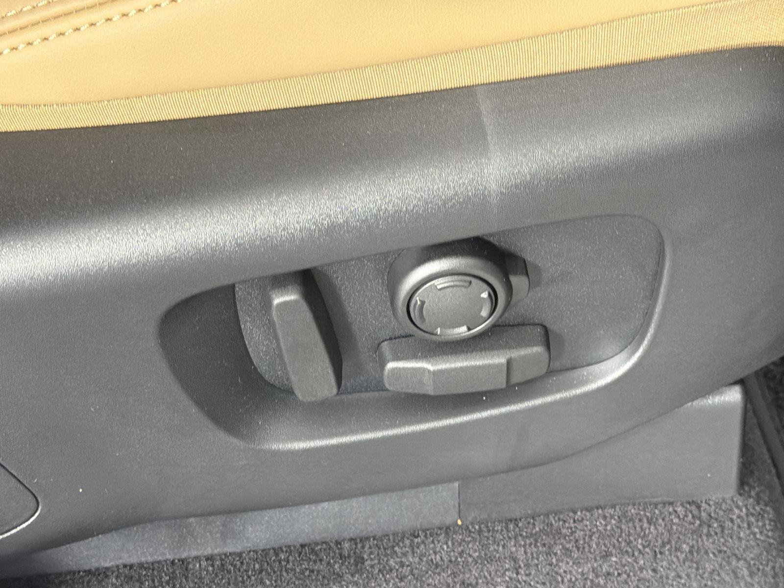 New 2026 Land Rover Discovery Dynamic SE image 33