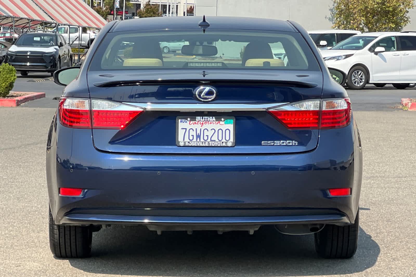 Used 2014 Lexus ES 300h w/ Premium Package w/Bamboo Trim FWD image 8