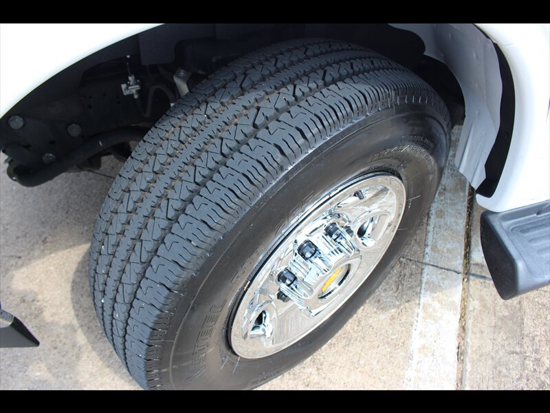 Used 2025 Chevrolet Express 3500 LT w/ LT Preferred Equipment Group RWD image 35