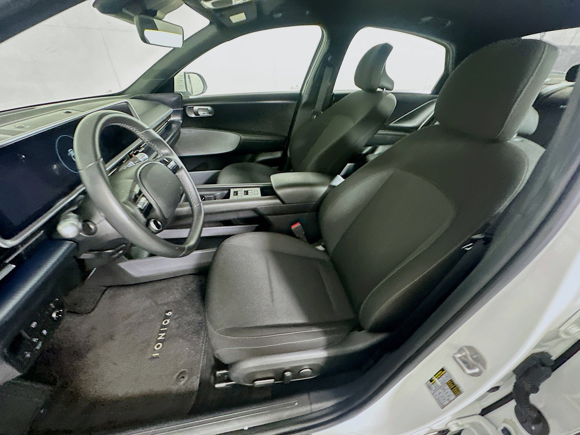 Used 2024 Hyundai Ioniq 6 SE RWD image 13