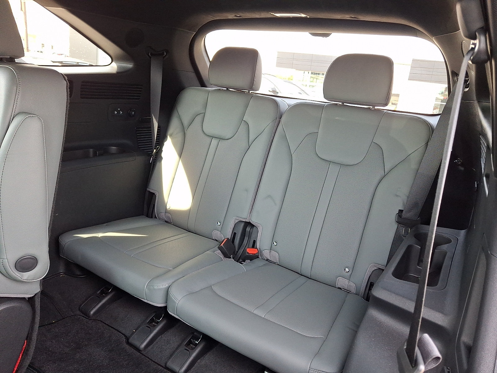 Certified 2025 Kia Sorento SX Prestige w/ Sage Leather Package AWD/4WD image 11