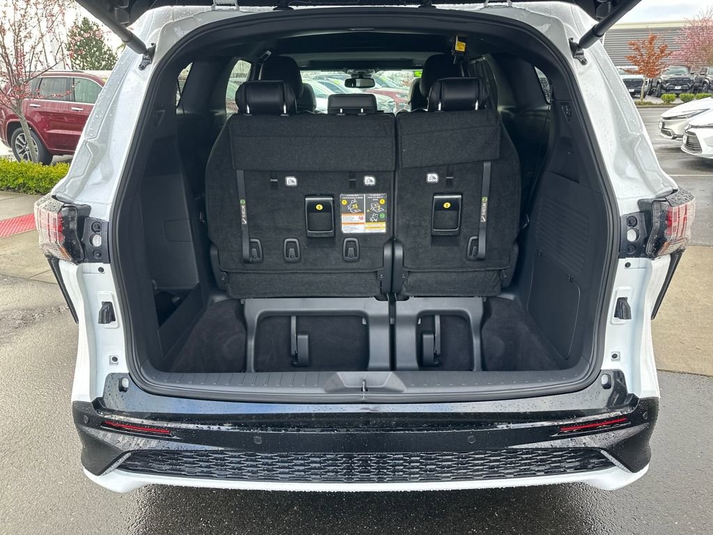 Used 2025 Toyota Sienna XSE w/ XSE Plus Package image 27