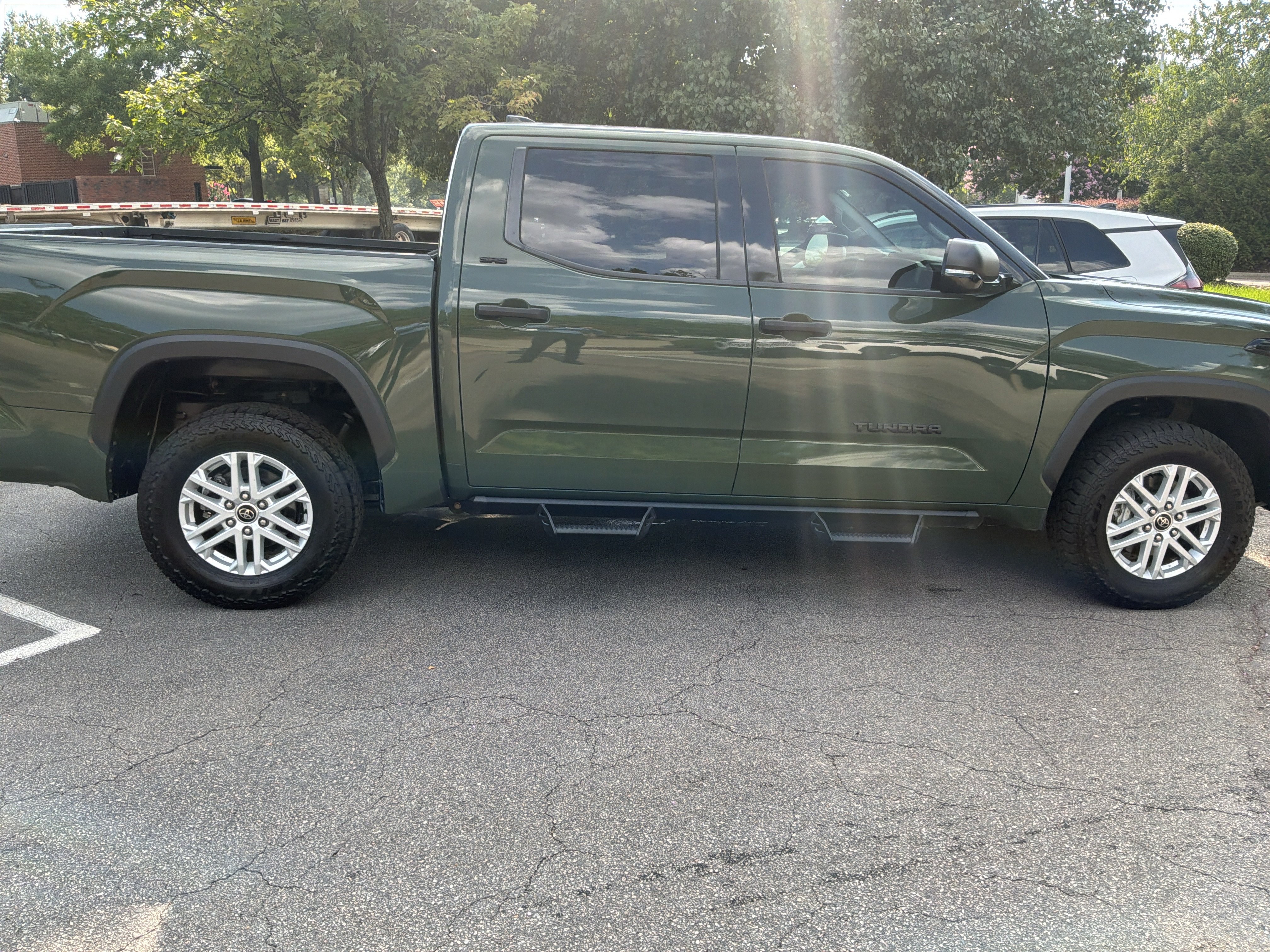 Used 2022 Toyota Tundra SR5 w/ SR5 Convenience Package AWD/4WD image 11
