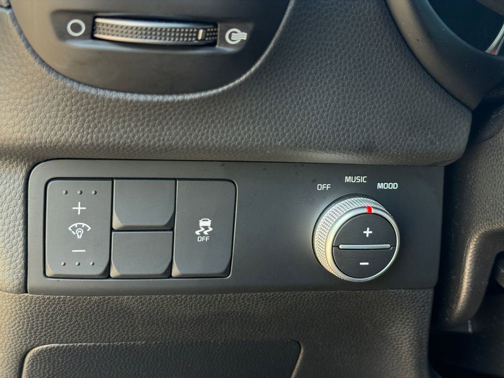 Used 2018 Kia Soul + FWD image 12
