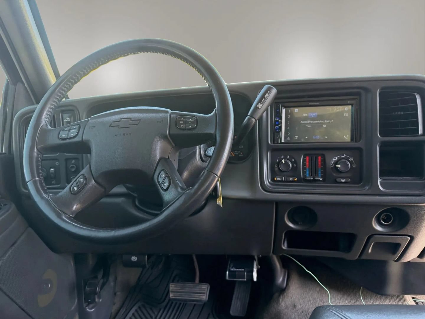 Used 2004 Chevrolet Silverado 3500 4x4 Crew Cab w/ Heavy-Duty Power Package image 12