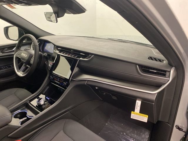 Used 2025 Jeep Grand Cherokee Laredo X w/ Luxury Tech Group I image 21