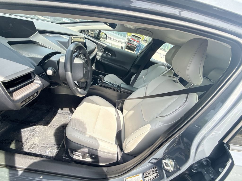 Used 2025 Toyota Prius XLE FWD image 13