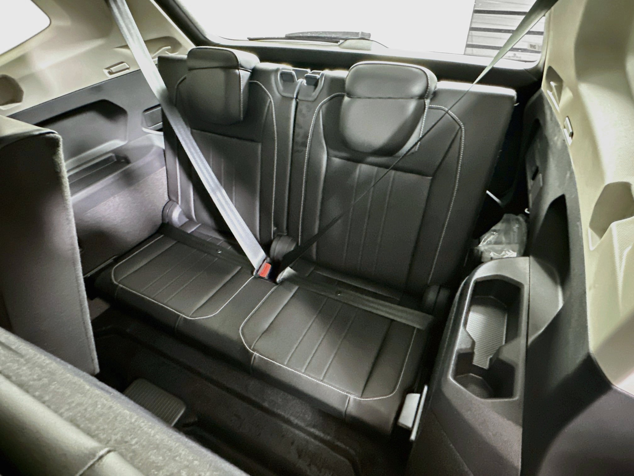 Used 2024 Volkswagen Tiguan SE w/ Panoramic Sunroof Package FWD image 28