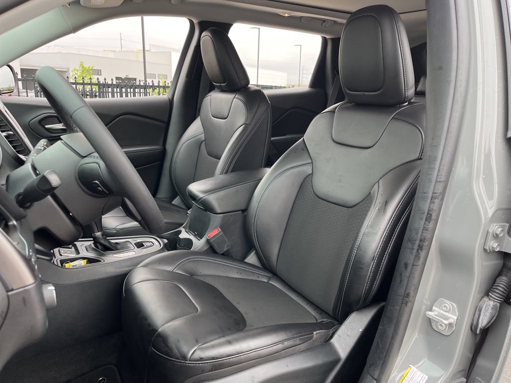 Used 2020 Jeep Cherokee Latitude Plus FWD image 26