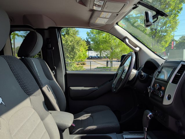 Used 2013 Nissan Frontier PRO-4X image 19