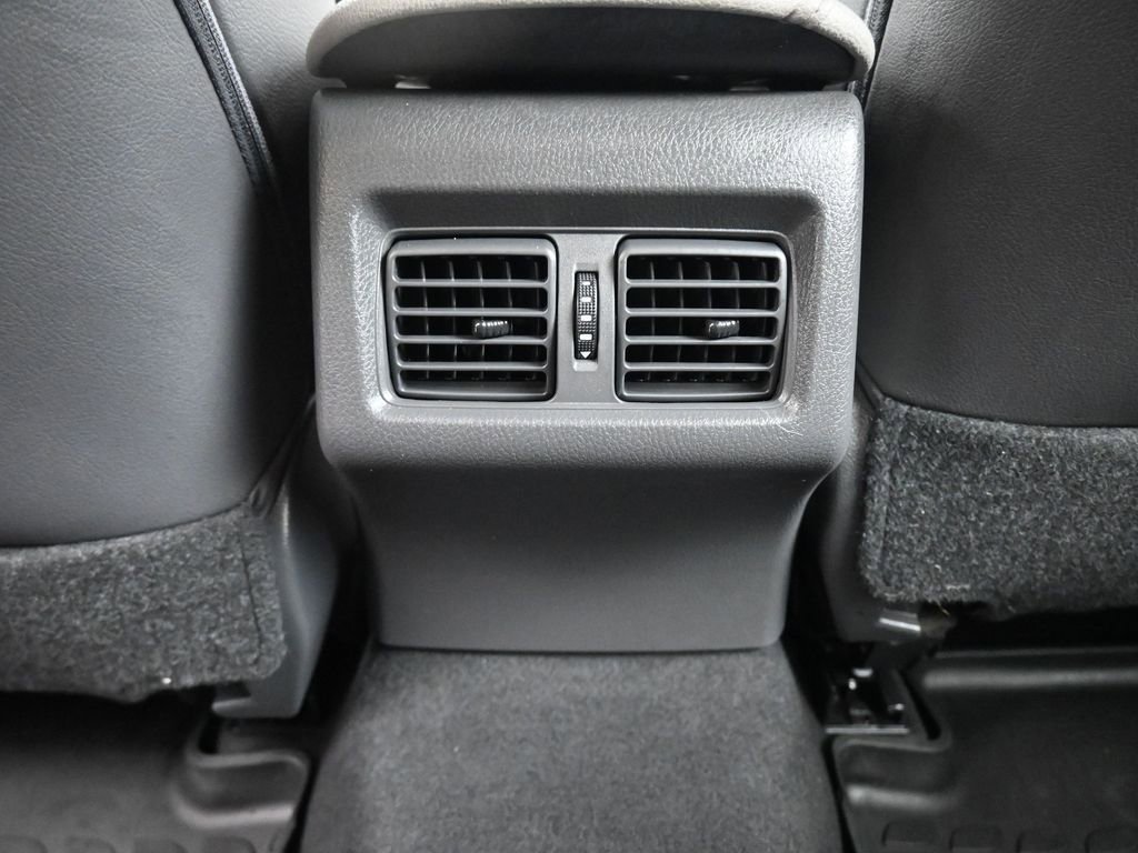 Used 2019 Toyota Camry XLE FWD image 33