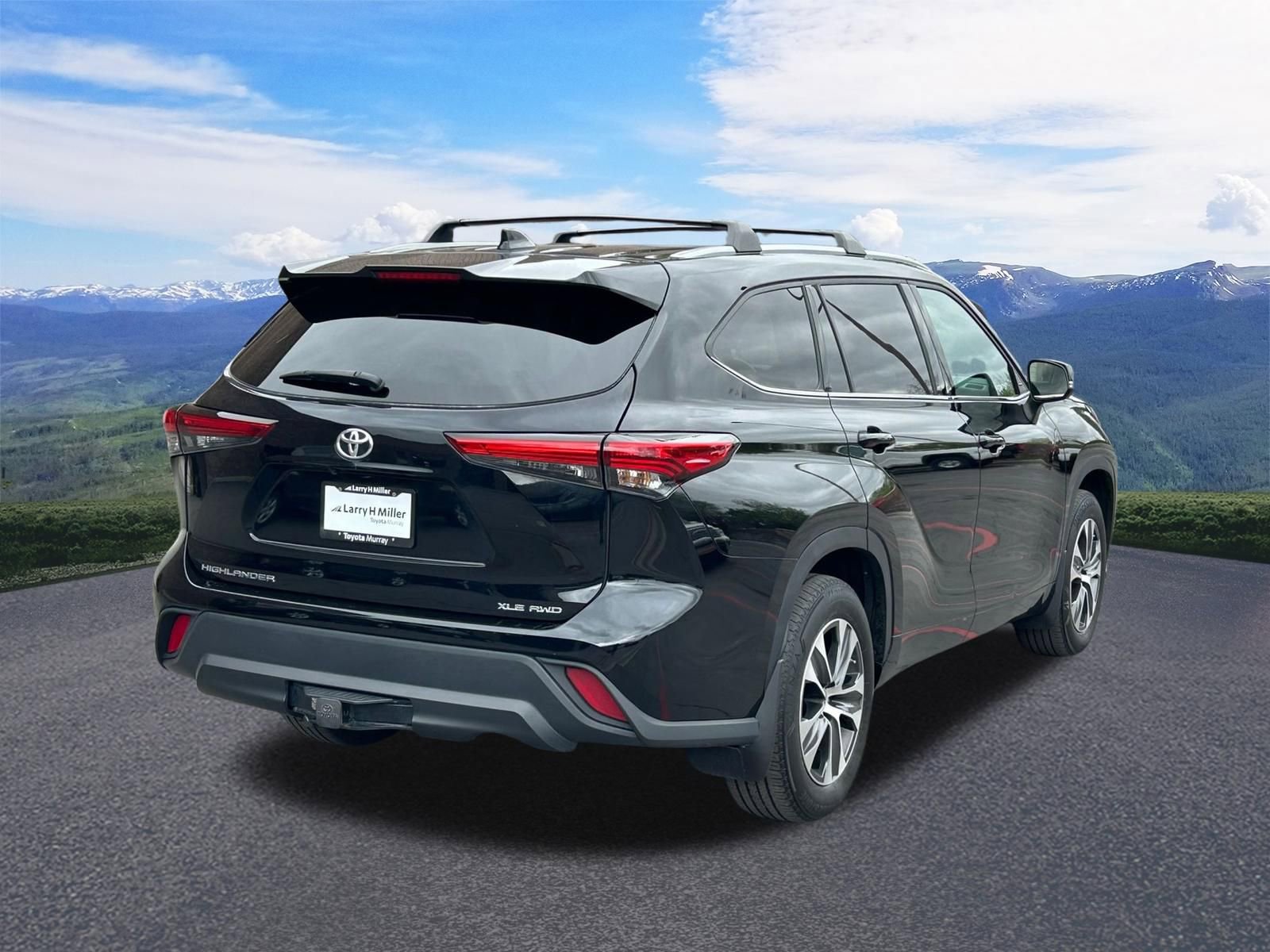 Used 2022 Toyota Highlander XLE AWD/4WD image 5