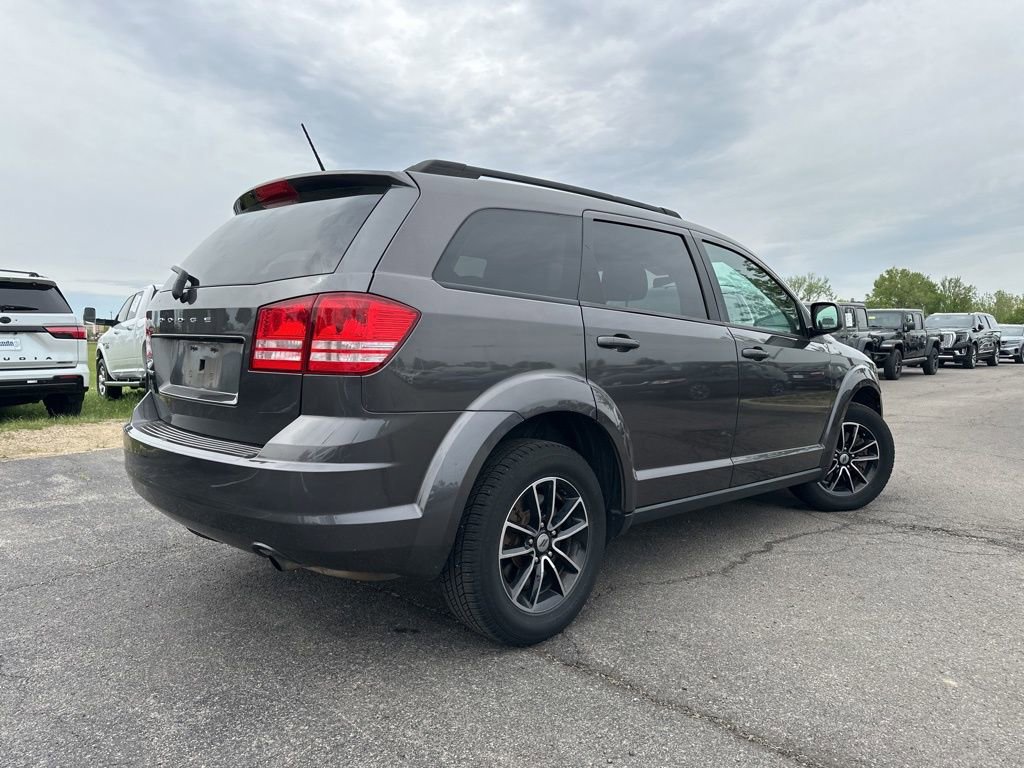 Used 2018 Dodge Journey SE w/ Blacktop Package FWD image 9