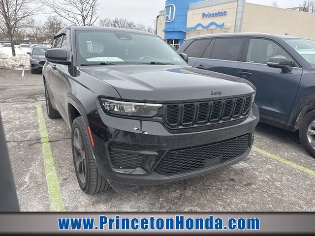 Used 2022 Jeep Grand Cherokee Altitude image 1