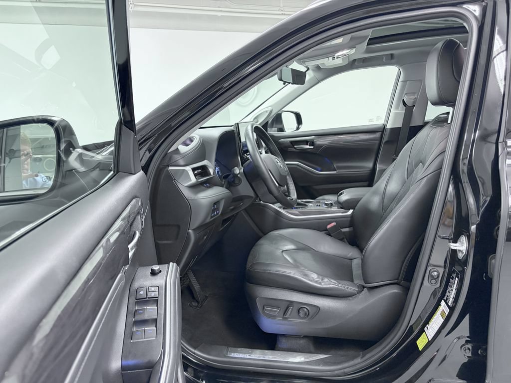 Used 2020 Toyota Highlander Platinum AWD/4WD image 13
