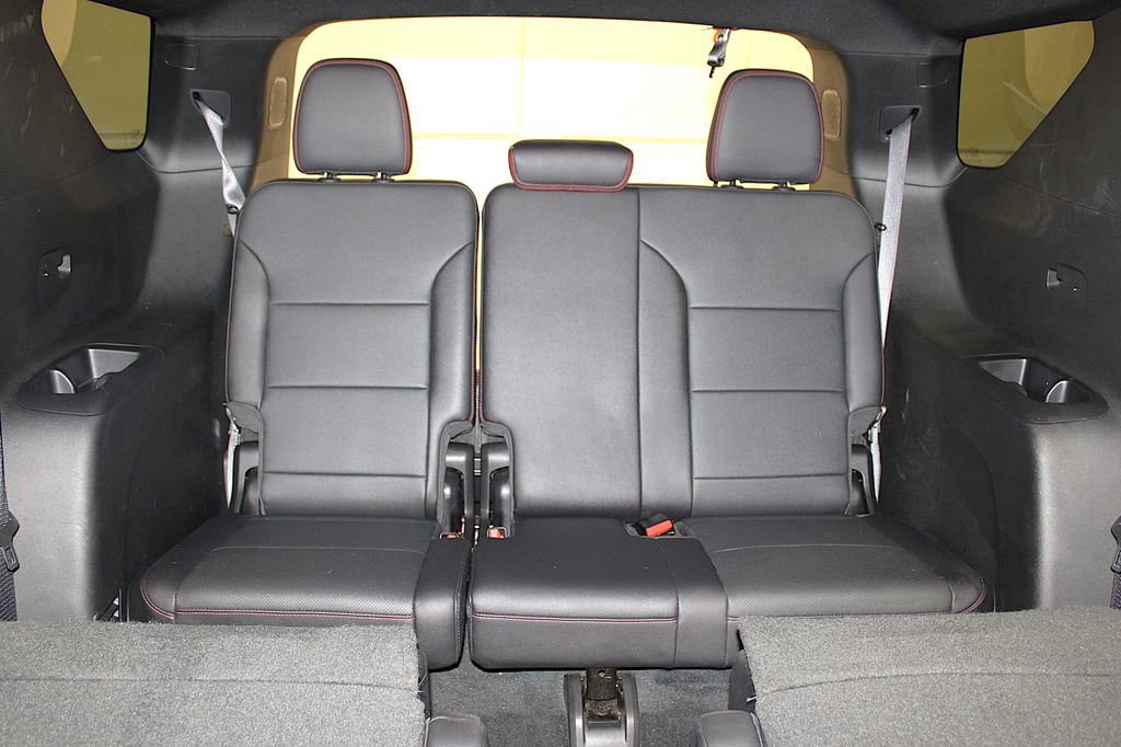 Used 2025 Chevrolet Traverse Z71 w/ LPO, Floor Liner Package AWD/4WD image 37