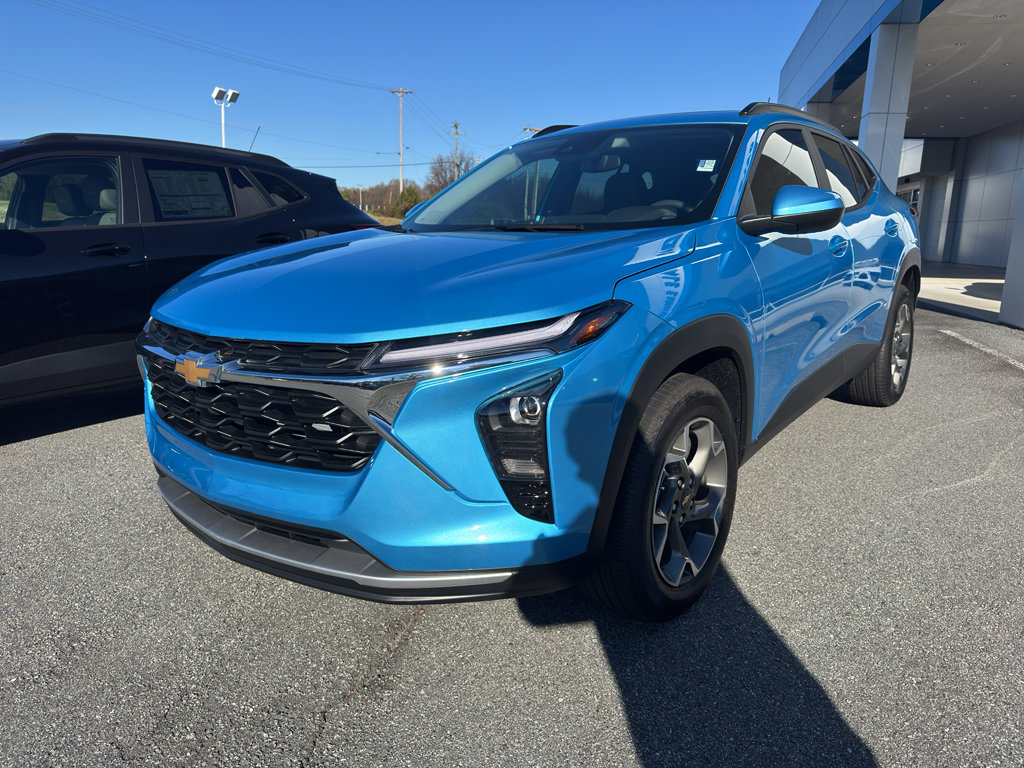 New 2026 Chevrolet Trax LT w/ Sunroof Package FWD image 1