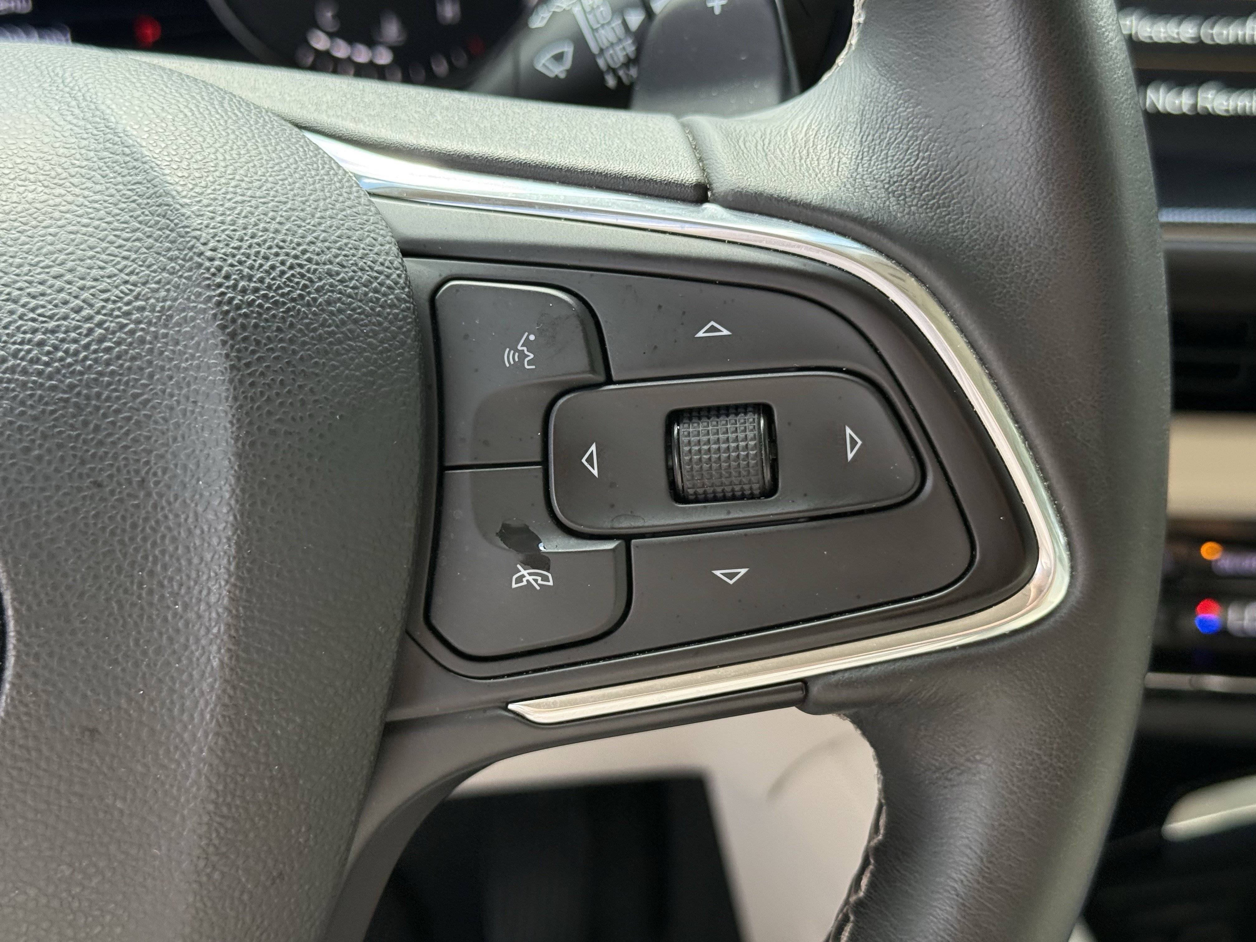 Used 2023 Buick Envision Essence w/ Technology Package I AWD/4WD image 17