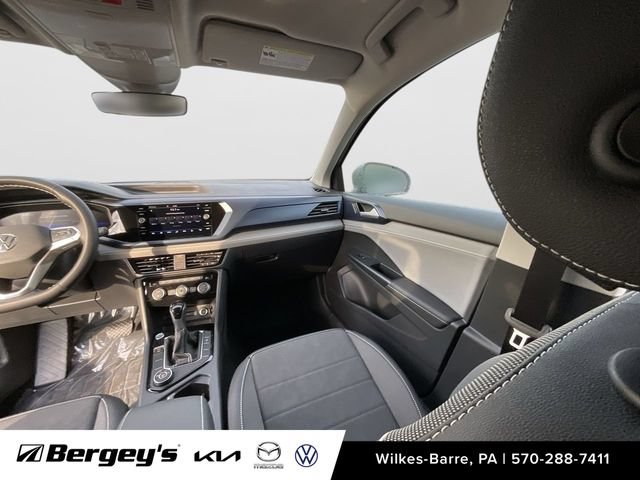 Used 2024 Volkswagen Taos SE w/ Black Wheel Plus Package AWD/4WD image 16