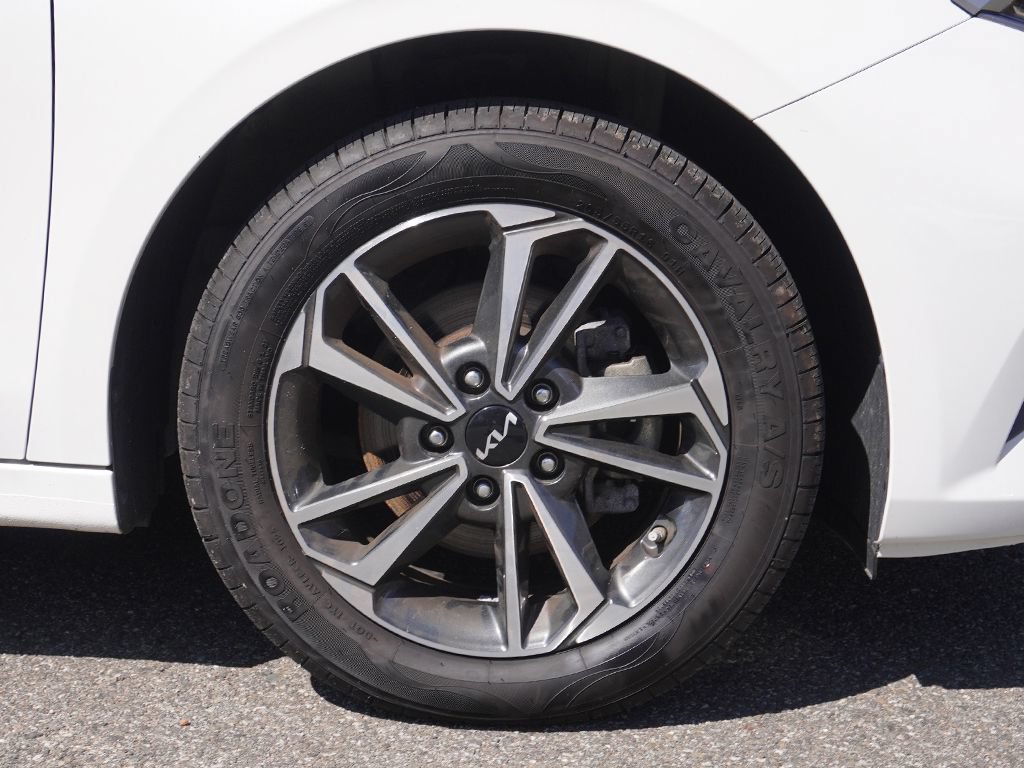 Used 2023 Kia Forte LXS w/ LXS Technology Package FWD image 17