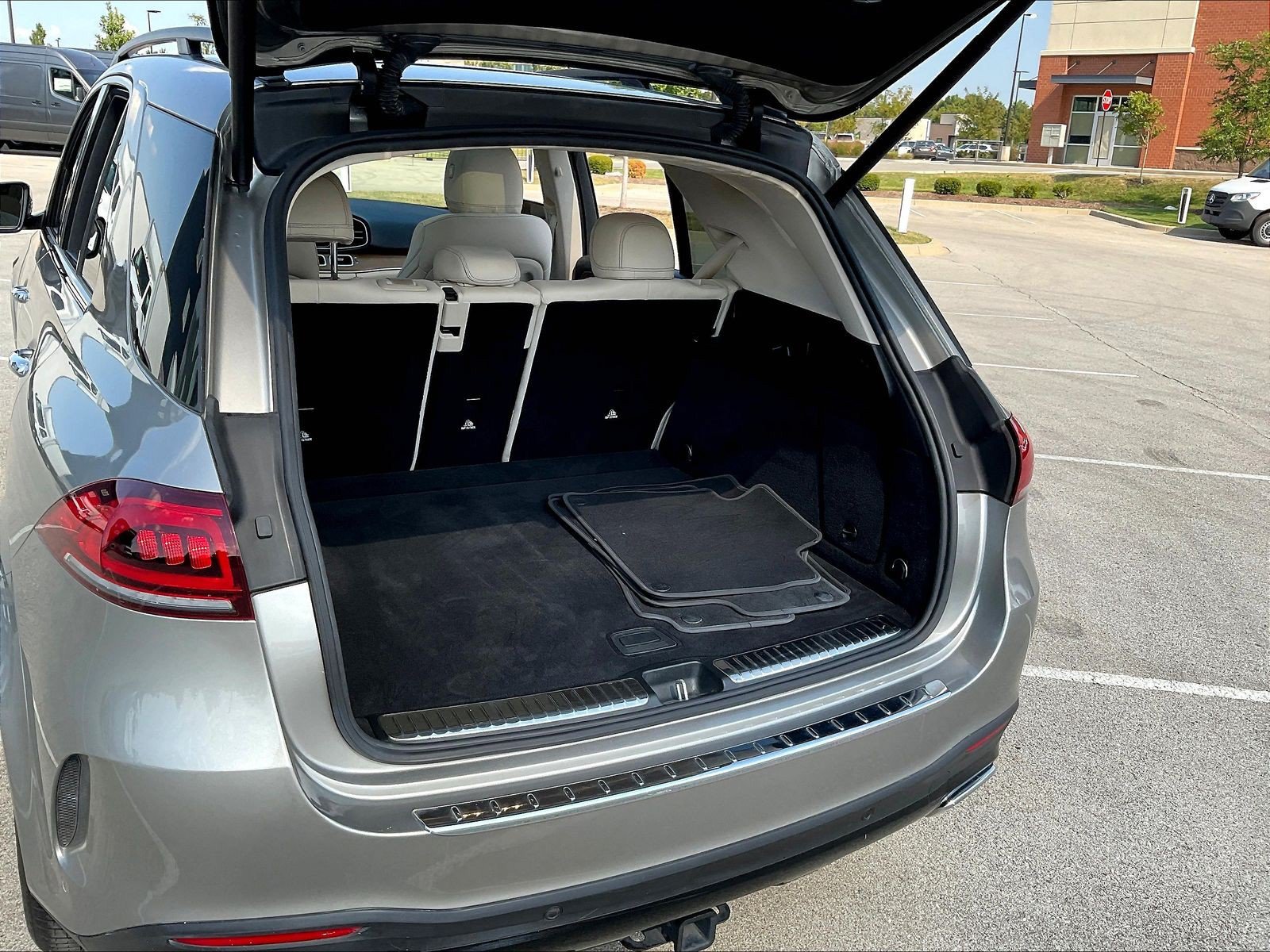 Certified 2023 Mercedes-Benz GLE 350 4MATIC w/ AMG Line Exterior image 40