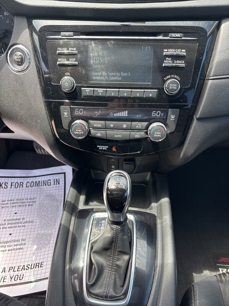 Used 2017 Nissan Rogue SV AWD/4WD image 23