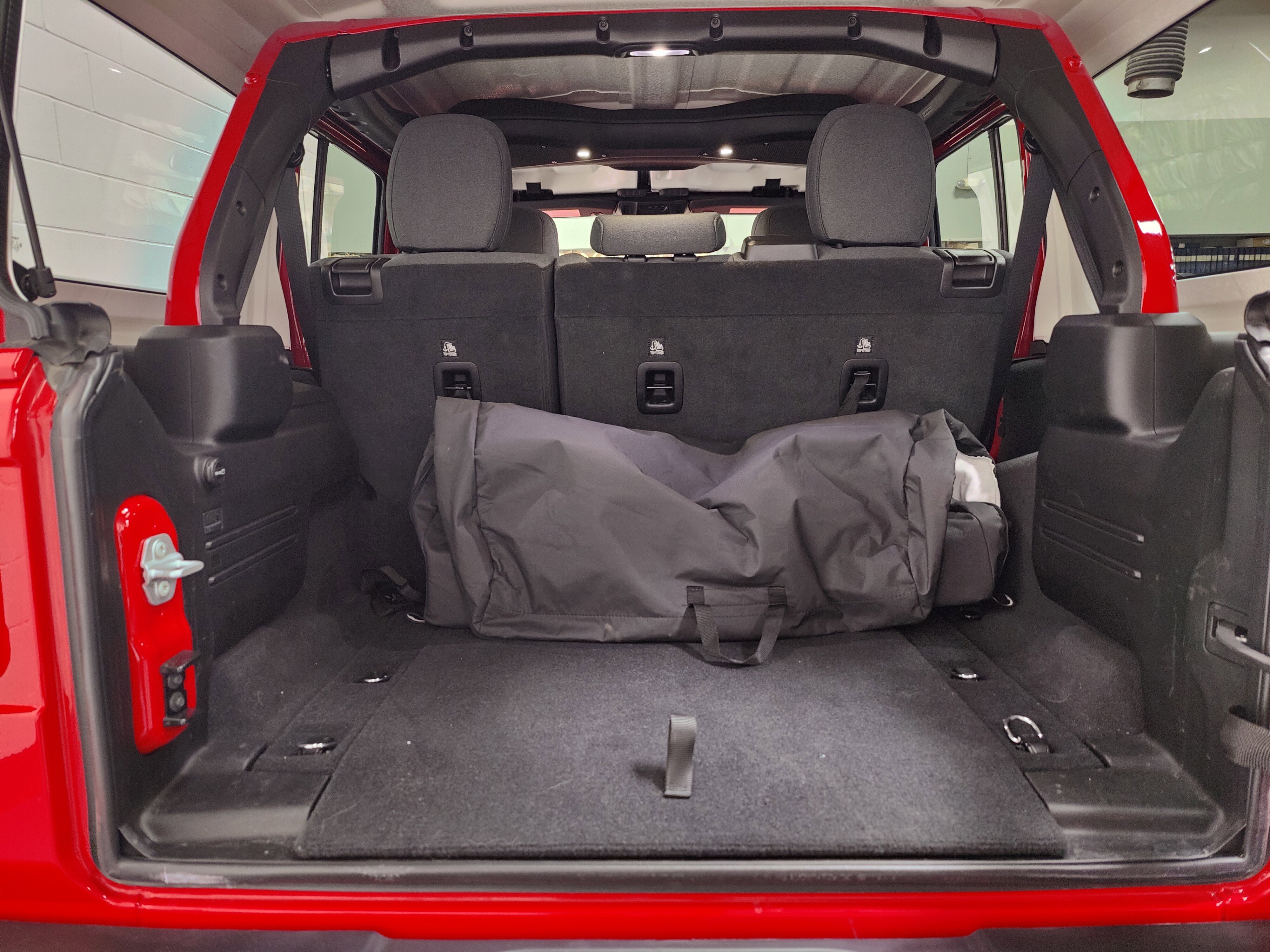 Used 2025 Jeep Wrangler Unlimited Sahara image 11