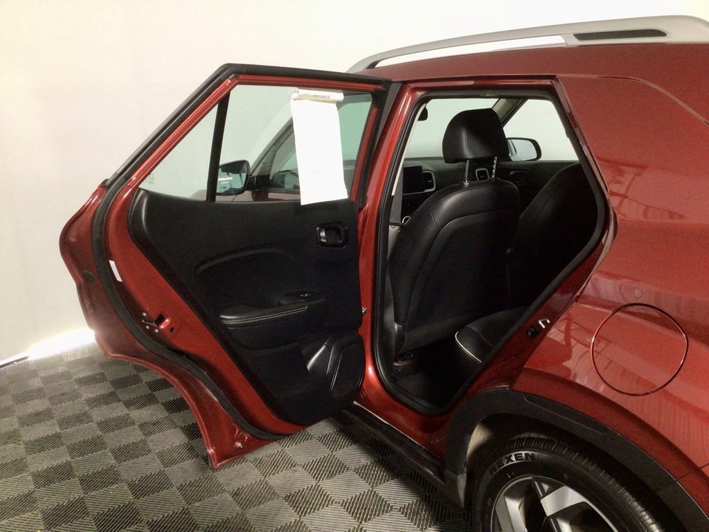 Used 2023 Hyundai Venue Limited w/ Cargo Package image 30