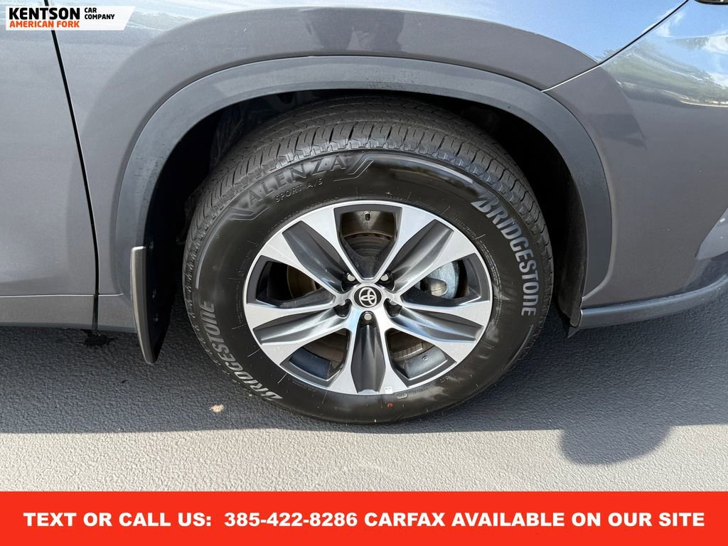Used 2025 Toyota Highlander XLE image 16