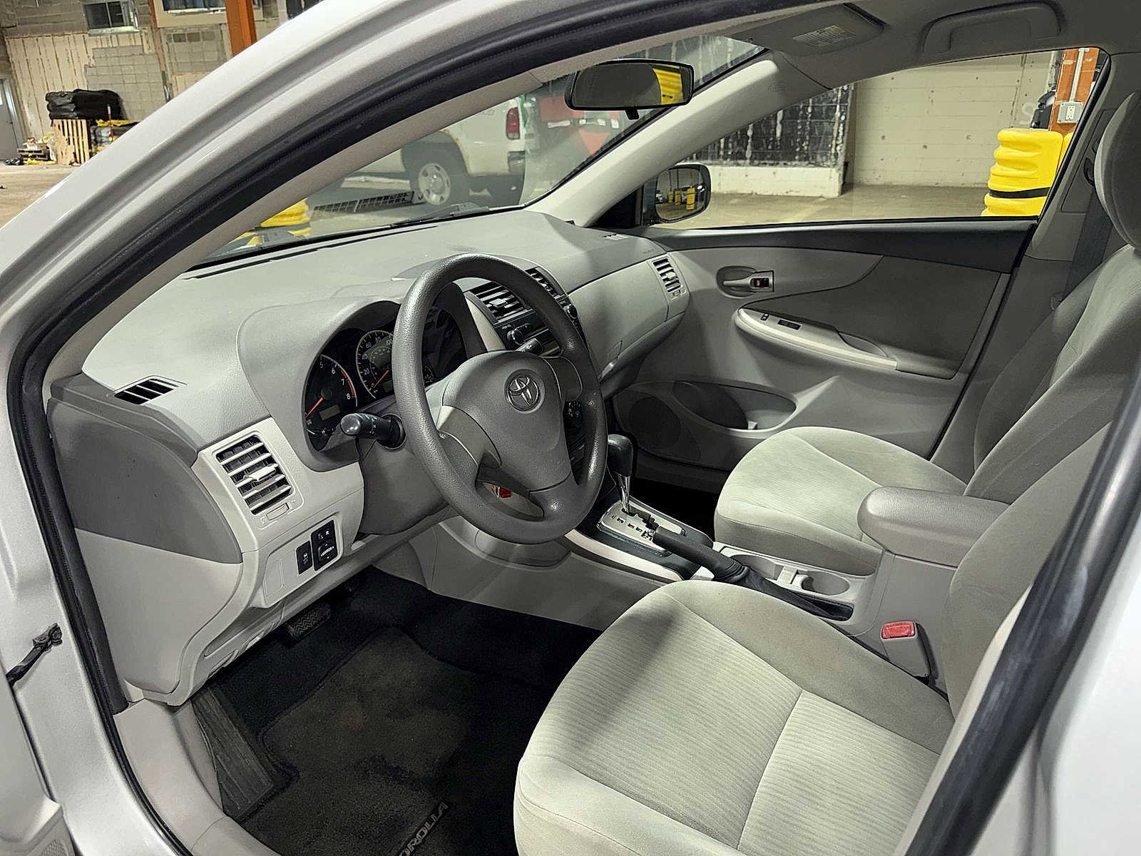 Used 2010 Toyota Corolla LE FWD image 25