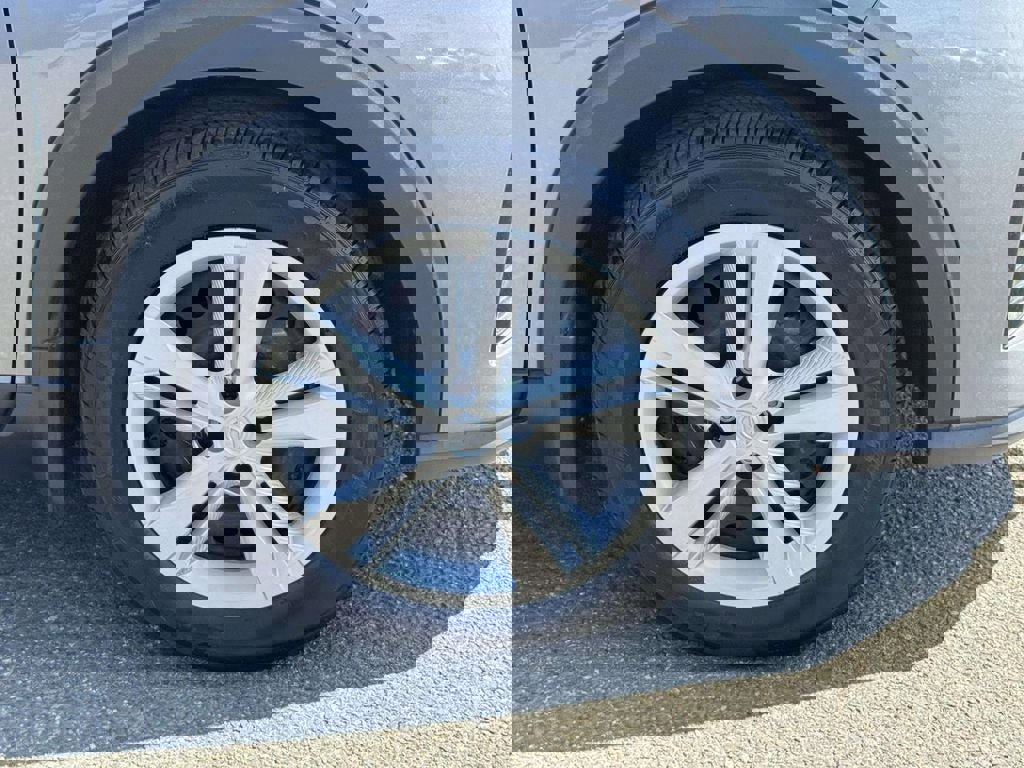 Used 2025 Nissan Kicks Play S FWD image 7