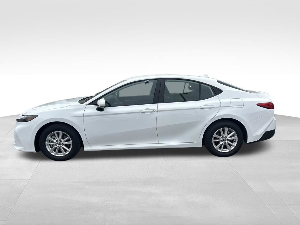 Used 2026 Toyota Camry LE image 2