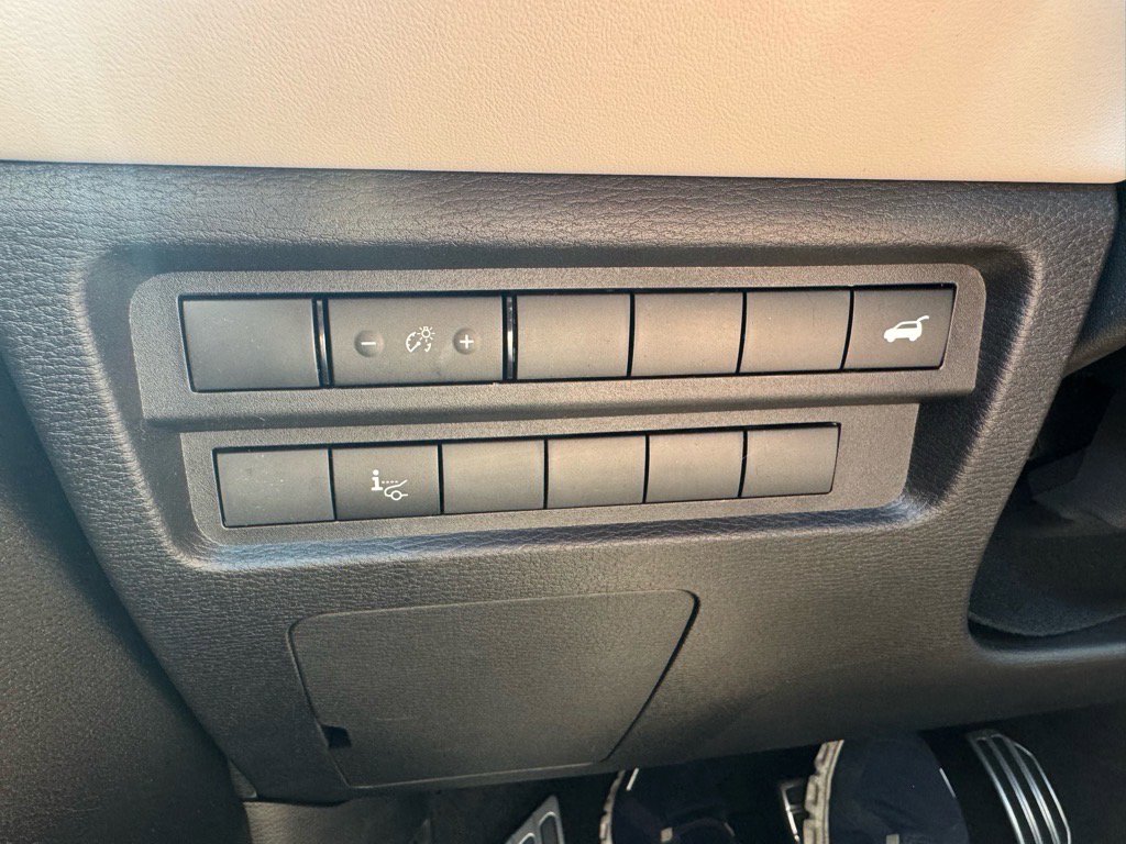 Used 2025 Mitsubishi Outlander AWD image 27