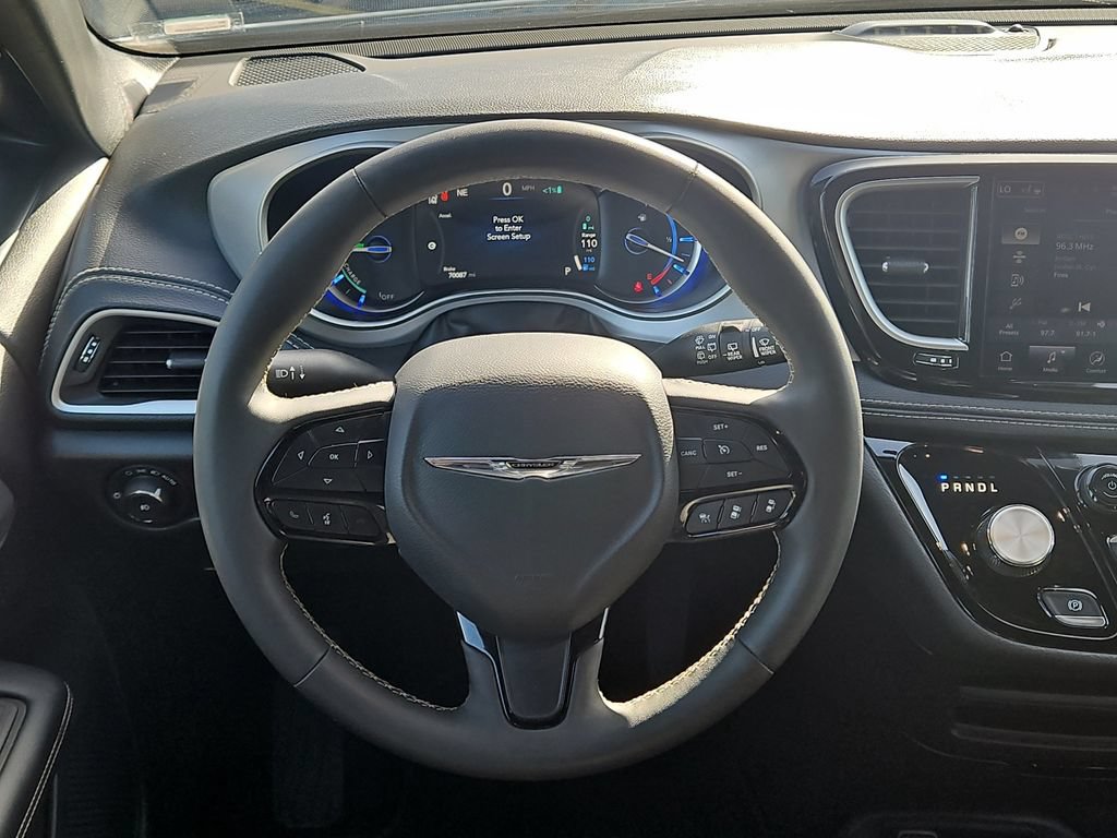 Used 2024 Chrysler Pacifica Limited FWD image 24