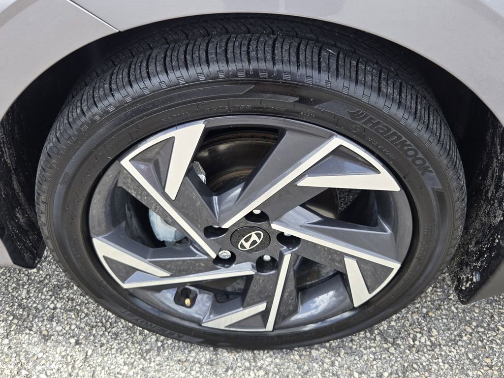 Certified 2025 Hyundai Elantra SEL FWD image 10
