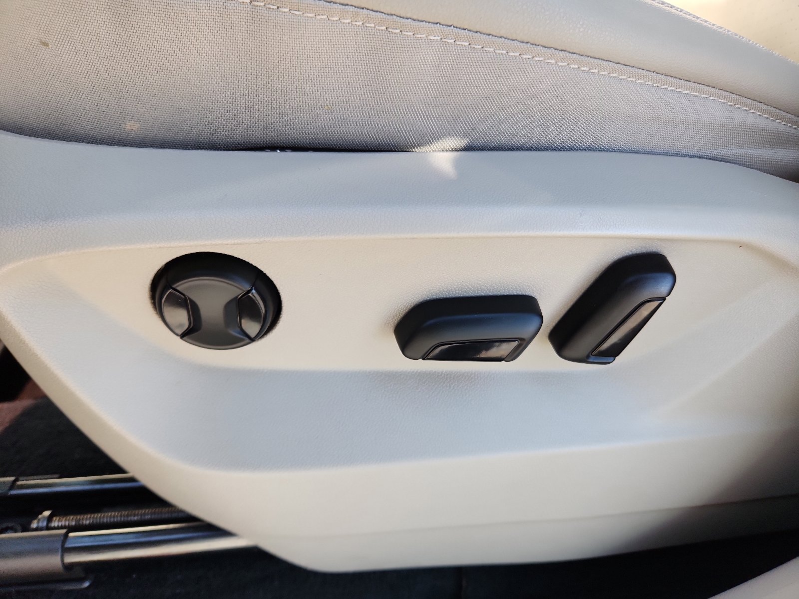 Used 2021 Volkswagen Atlas SE w/ Panoramic Sunroof Package image 12