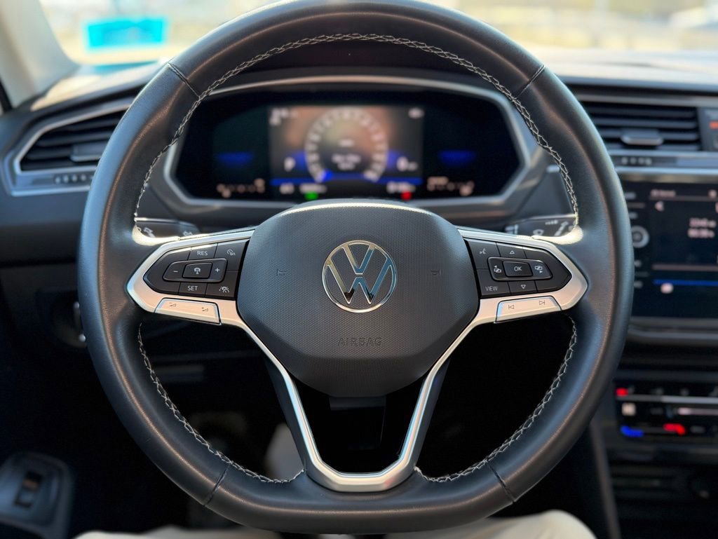 Used 2022 Volkswagen Tiguan SE image 11