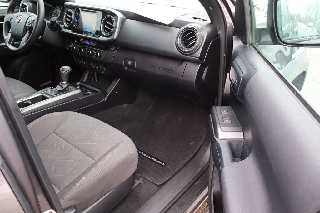 Used 2016 Toyota Tacoma TRD Off-Road image 44