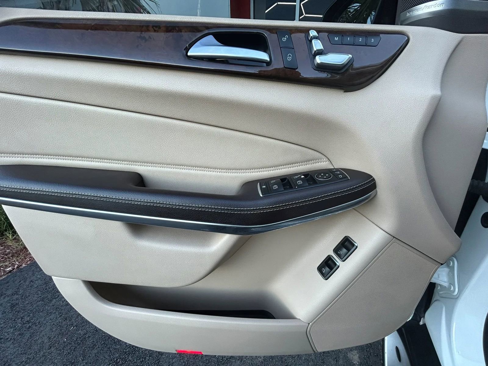 Used 2019 Mercedes-Benz GLS 550 4MATIC image 19