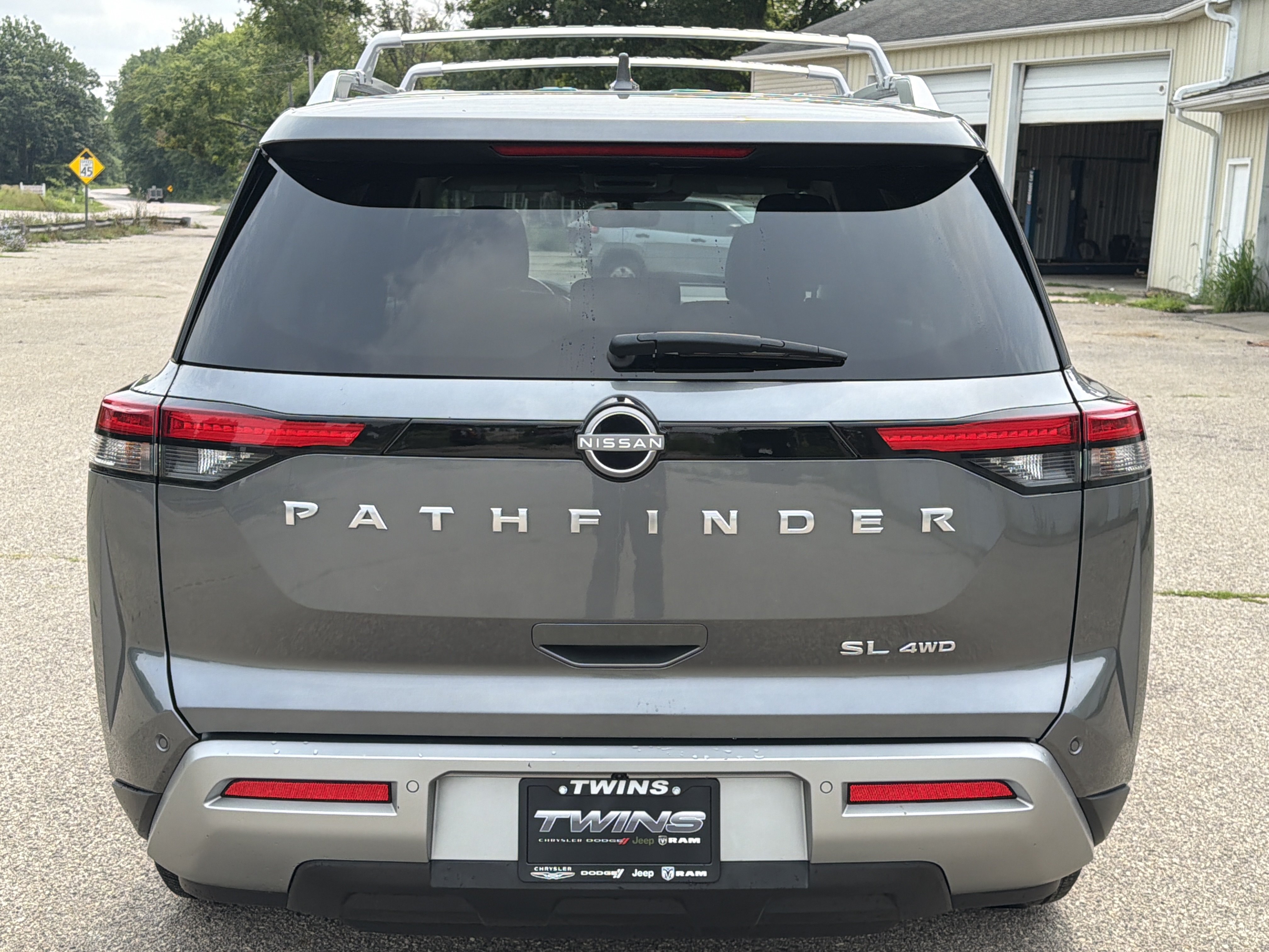 Used 2024 Nissan Pathfinder SL AWD/4WD image 4