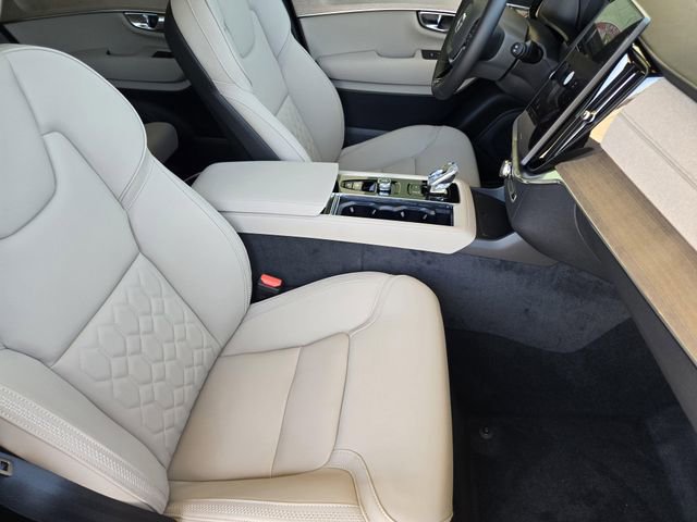 Used 2025 Volvo XC90 T8 Core image 17