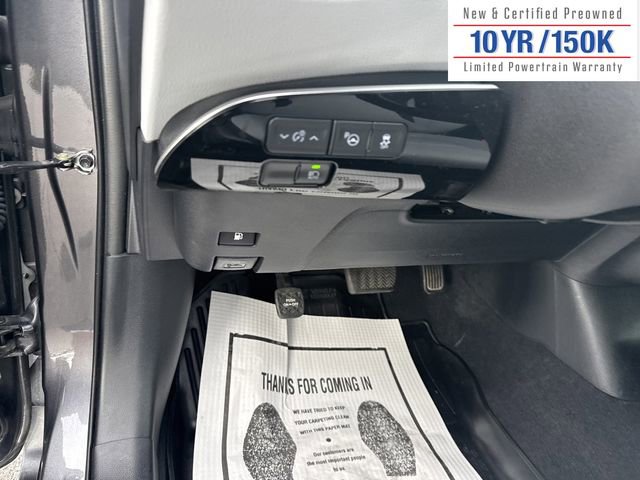 Used 2019 Toyota Prius LE image 17